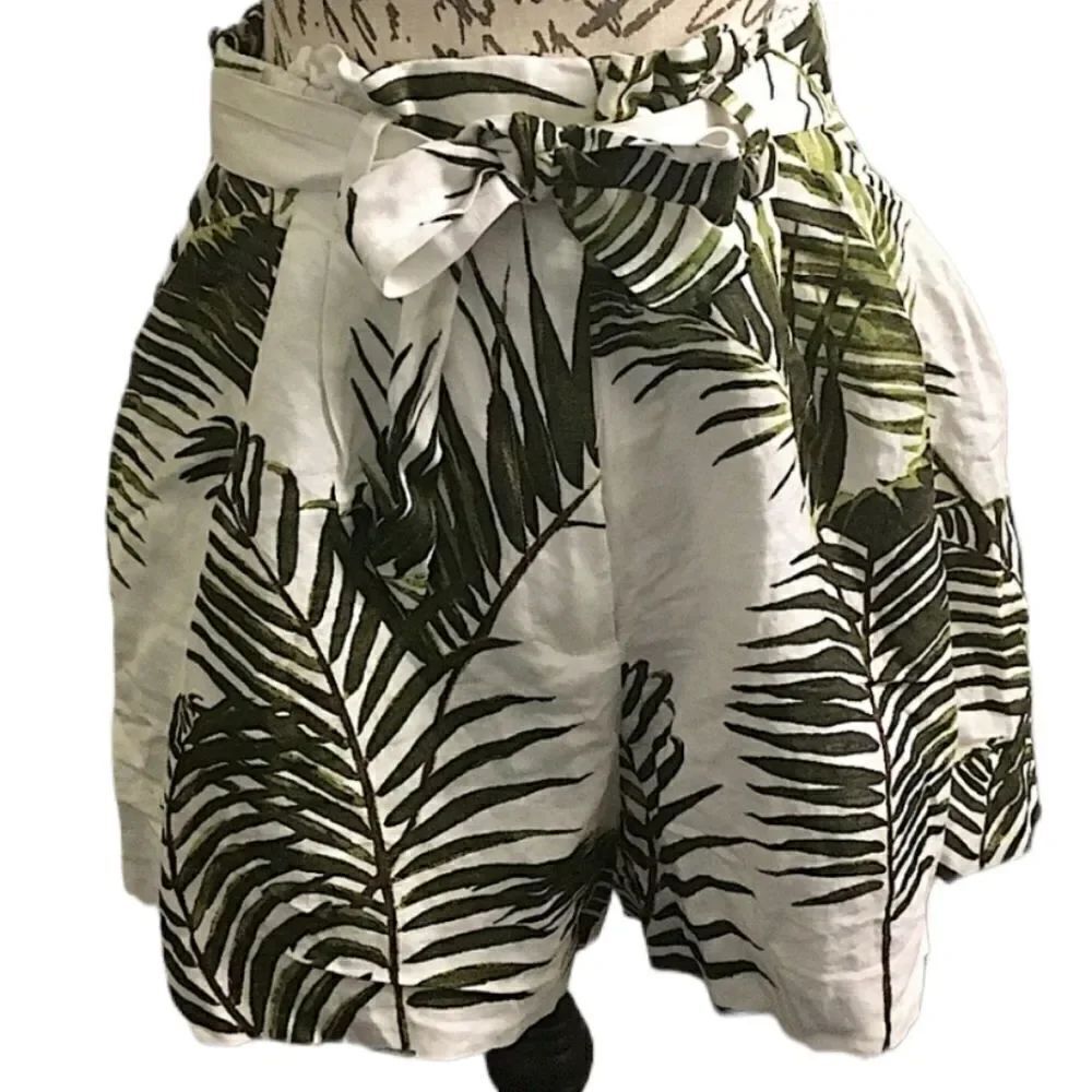 H&M Paper Bag Waist High-Rise Linen Shorts Green White Leaf Print Size 12